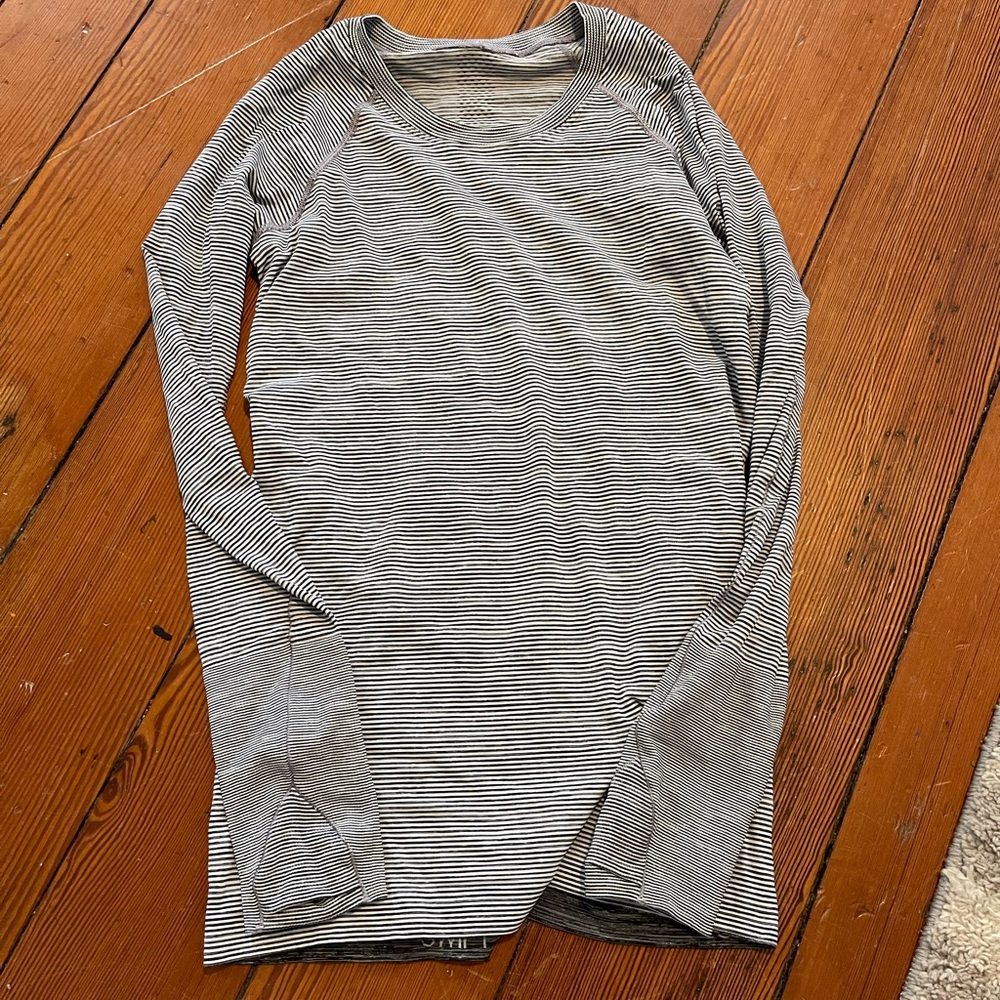 Lululemon grey long sleeve swiftly
